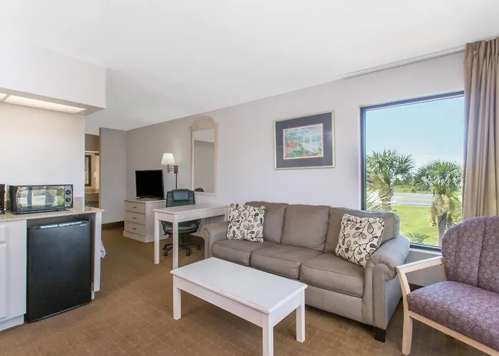 Days Inn & Suites By Wyndham Navarre - Near Beaches Hurlburt
