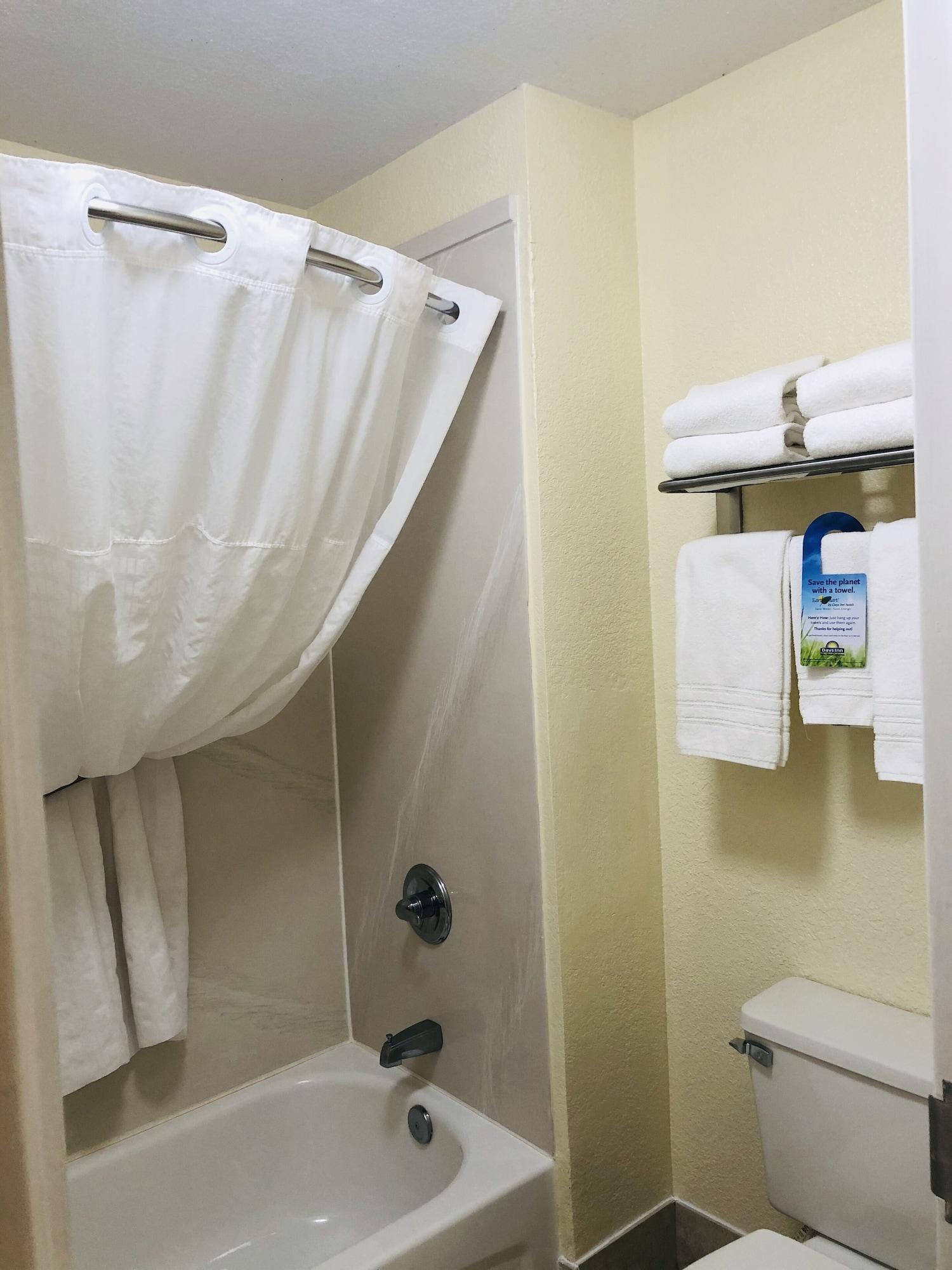 Motel Days & By Wyndham - Near Beaches Hurlburt