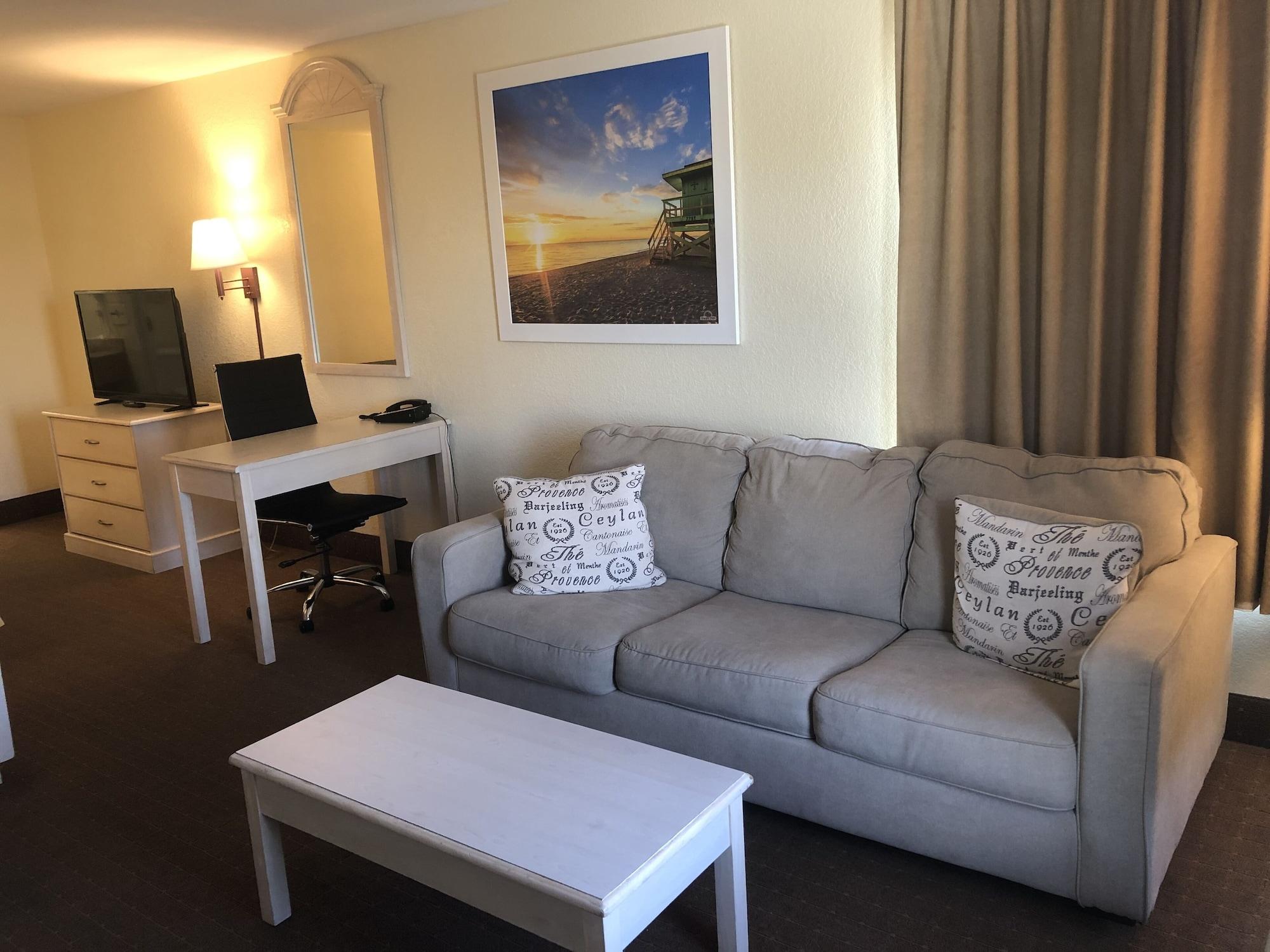 Days & By Wyndham - Near Beaches Hurlburt Motel