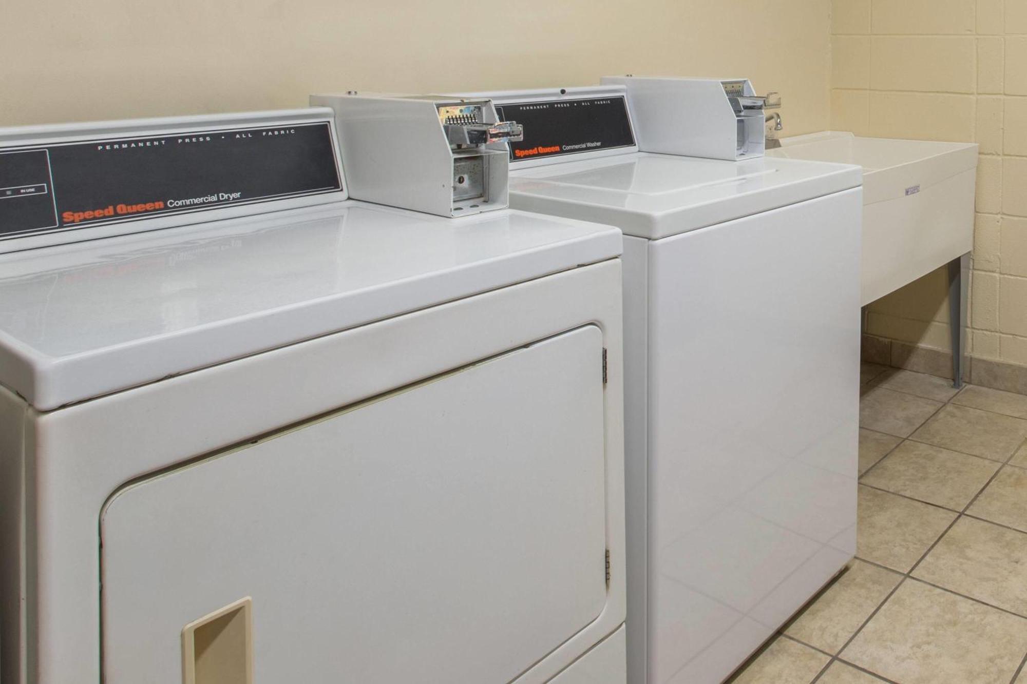 Days & By Wyndham - Near Beaches Hurlburt 3*