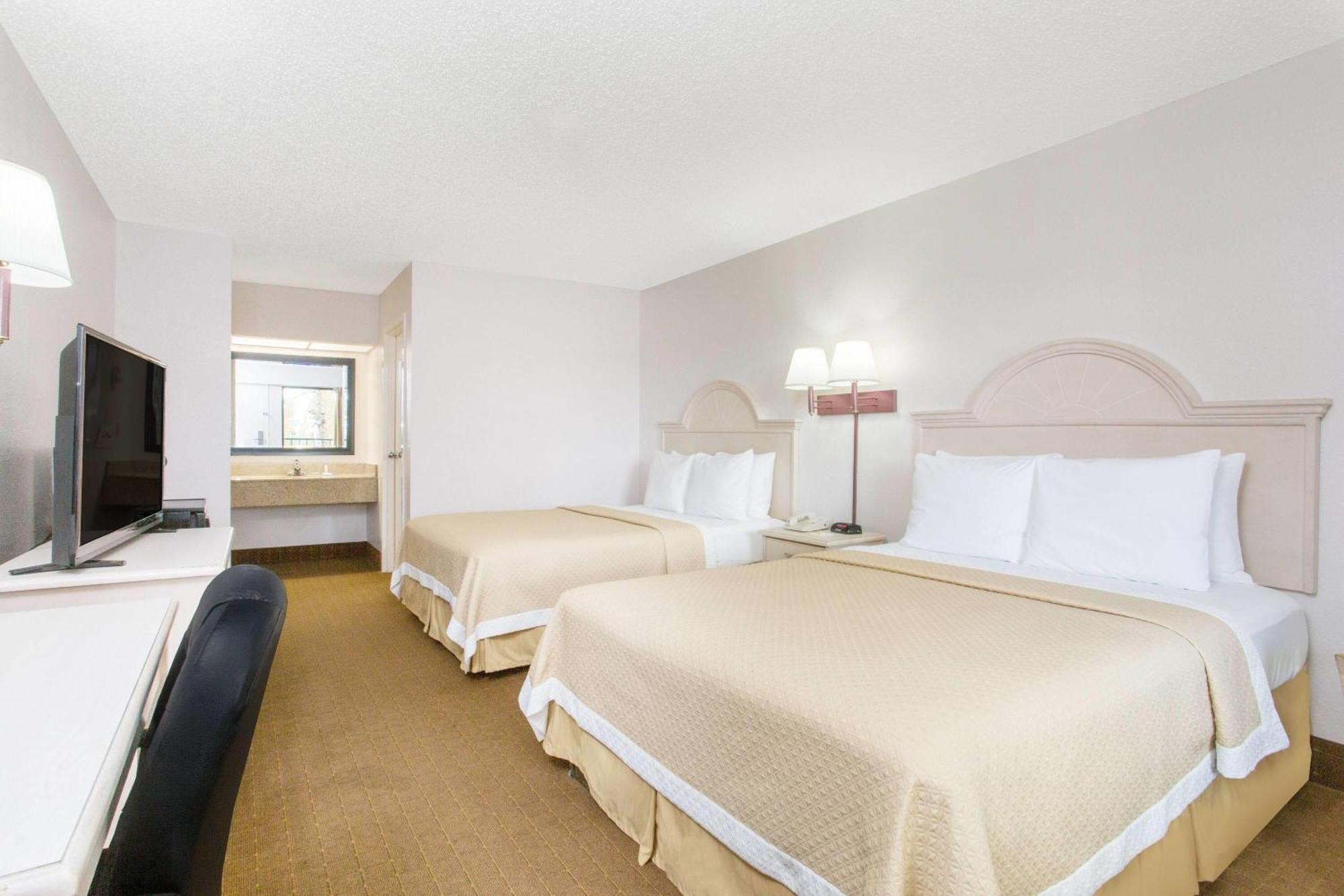 Motel Days & By Wyndham - Near Beaches Hurlburt 3*