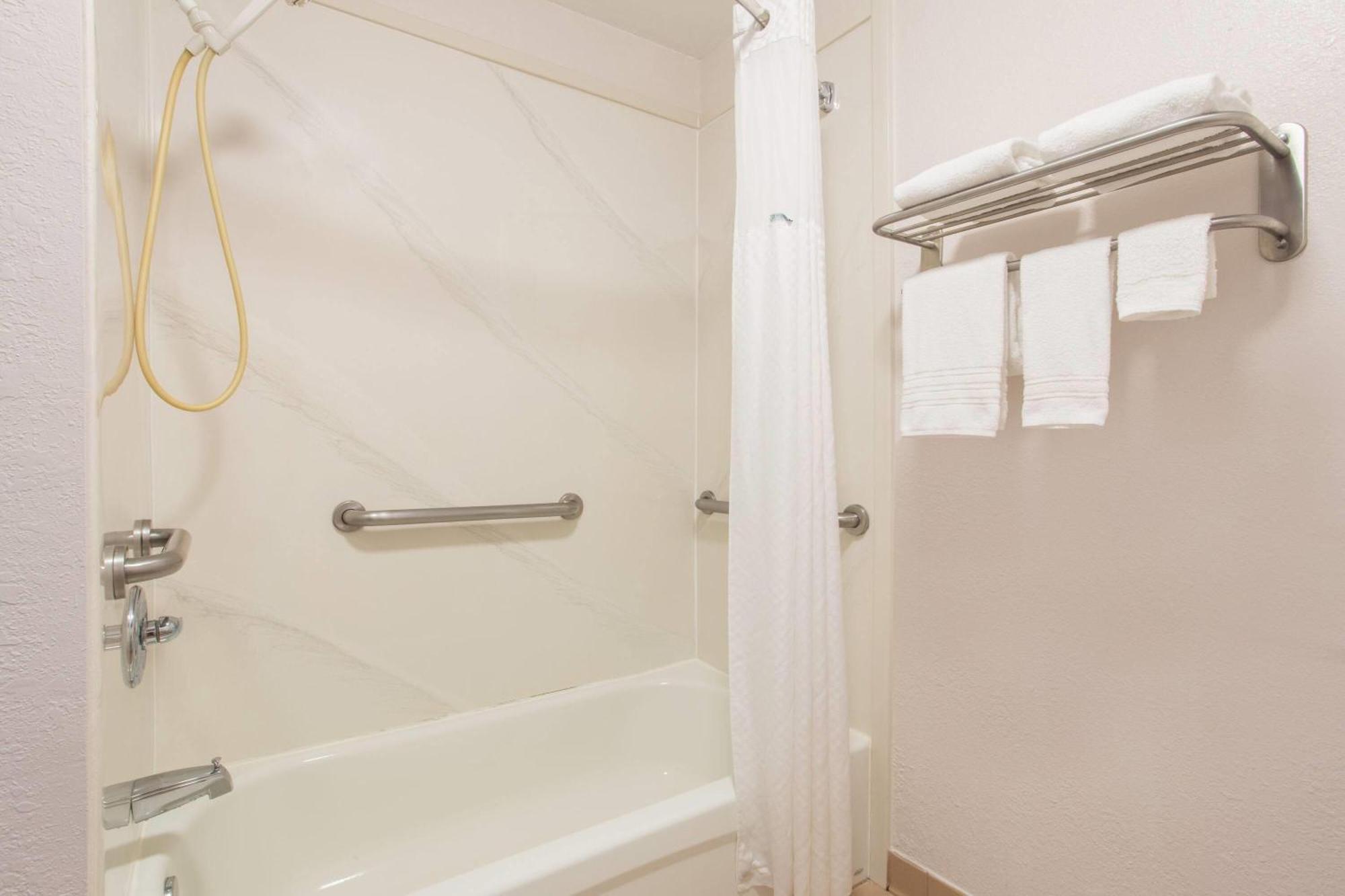 Days & By Wyndham - Near Beaches Hurlburt 3* Navarre