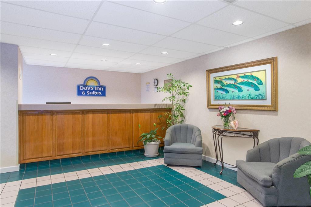 Days & By Wyndham - Near Beaches Hurlburt Motel Navarre
