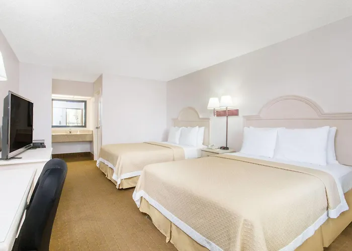 Days Inn & Suites By Wyndham Navarre - Near Beaches Hurlburt
