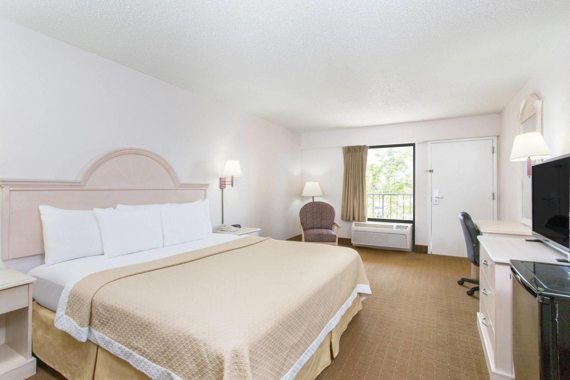 Days & By Wyndham - Near Beaches Hurlburt 3* Navarre